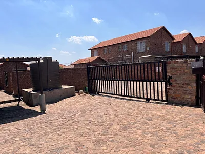 2 Bedroom Apartment For Sale in Witbank - QPZE.webp