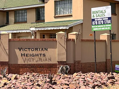 3 Bedroom Townhouse To Rent in Witbank - JgS8.webp