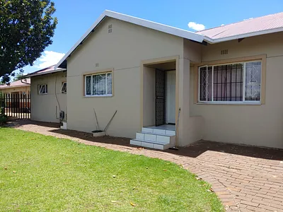 3 Bedroom Apartment To Rent in Germiston - kgnX.webp