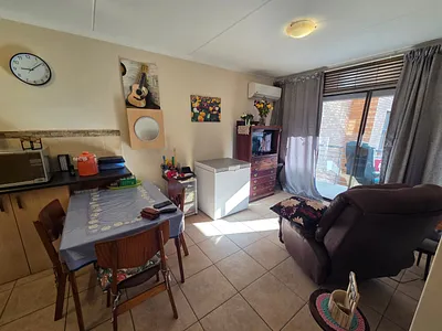 2 Bedroom Townhouse To Rent in Pretoria - ioEg.webp