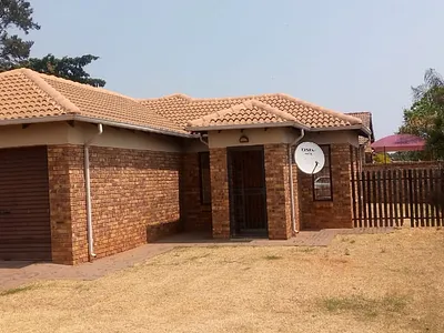 2 Bedroom Townhouse For Sale in Akasia - WGdF.webp