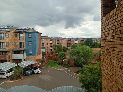 2 Bedroom Apartment For Sale in Pretoria - V0RZ.webp