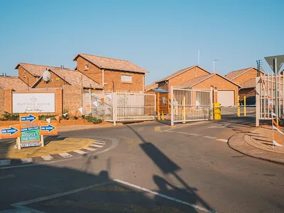 3 Bedroom Apartment For Sale in Akasia - img