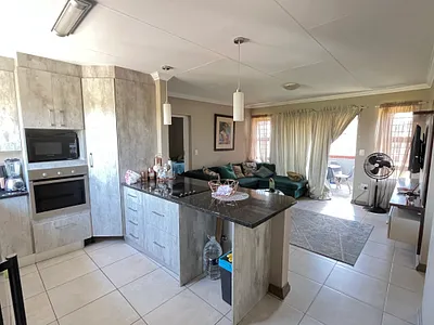 2 Bedroom Apartment For Sale in Centurion - img