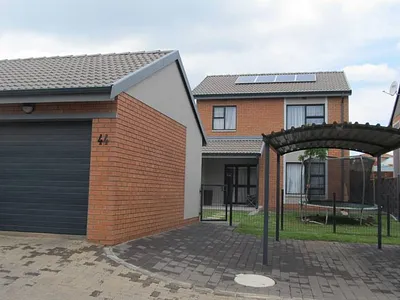 3 Bedroom Apartment For Sale in Pretoria - img