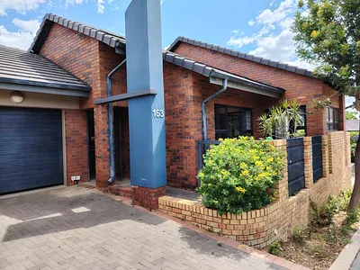 3 Bedroom Apartment To Rent in Randburg - V3h2.webp