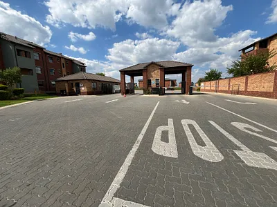 2 Bedroom Apartment To Rent in Johannesburg - oa6t.webp