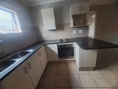 2 Bedroom Apartment For Sale in Midrand - Hyfj.webp