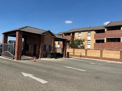 2 Bedroom Apartment To Rent in Johannesburg - phnV.webp