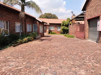 3 Bedroom Apartment To Rent in Germiston - MUDs.webp