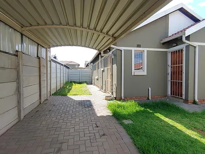 3 Bedroom Townhouse To Rent in Alberton - caRi.webp
