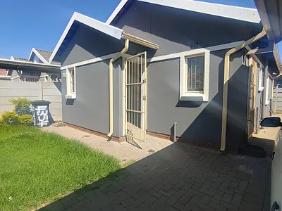 3 Bedroom Townhouse To Rent in Alberton - xpmr.webp