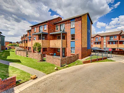 2 Bedroom Apartment For Sale in Johannesburg - XEso.webp