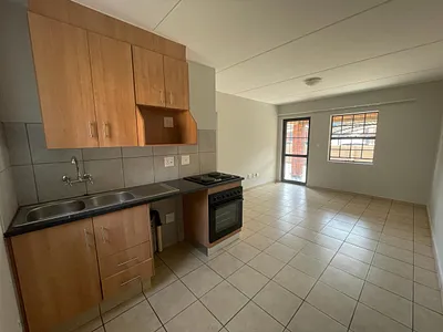 2 Bedroom Apartment To Rent in Johannesburg - 17Vb.webp