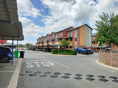2 Bedroom Apartment To Rent in Johannesburg - o4bA.webp