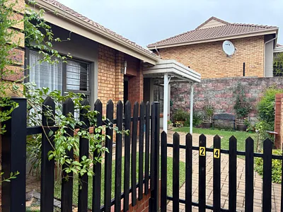 3 Bedroom Townhouse To Rent in Randburg - pu6P.webp