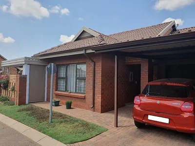 2 Bedroom Townhouse For Sale in Centurion - ZLbh.webp