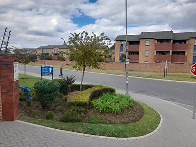 2 Bedroom Apartment For Sale in Johannesburg - uM1s.webp