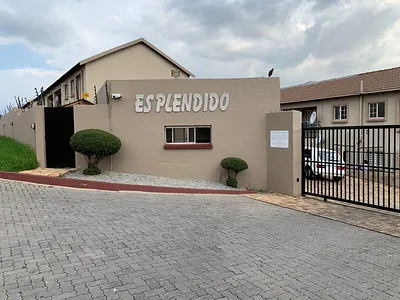 2 Bedroom Apartment For Sale in Roodepoort - aJmM.webp