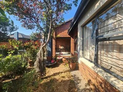 2 Bedroom Townhouse For Sale in Randburg - aa8s.webp