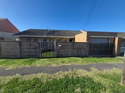 2 Bedroom House For Sale in East London - NZRa.webp