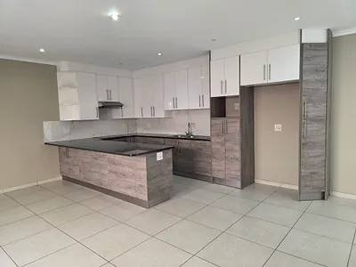 5 Bedroom House For Sale in East London - 4V3J.webp