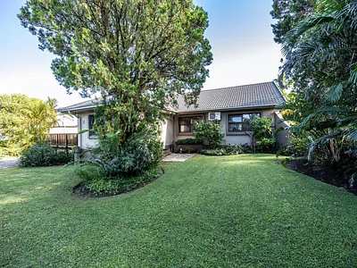 4 Bedroom House For Sale in East London - img