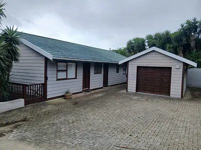 5 Bedroom House For Sale in Morgans Bay - img