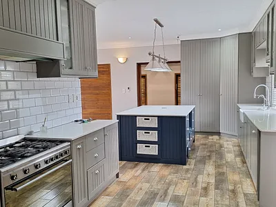 3 Bedroom House For Sale in East London - gss1.webp