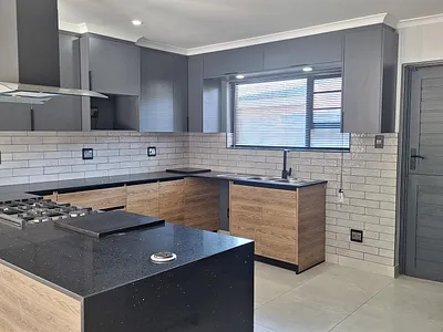 3 Bedroom House For Sale in East London - sBSj.webp