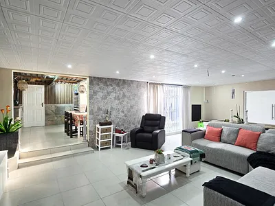 3 Bedroom House For Sale in East London - img