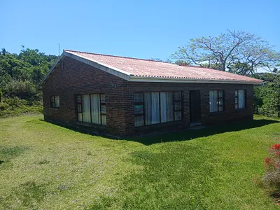 4 Bedroom House For Sale in Morgans Bay - jgmG.webp