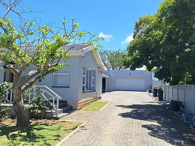 4 Bedroom House For Sale in East London - fZfG.webp