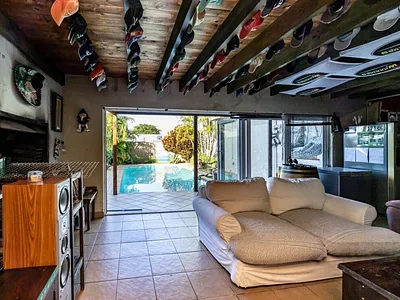 4 Bedroom House For Sale in East London - PHpL.webp