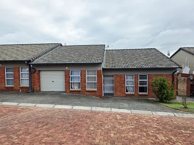 4 Bedroom House For Sale in East London - N4fL.webp