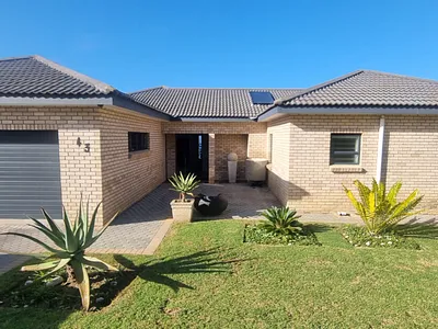 5 Bedroom House For Sale in Mossel Bay - nOyA.webp
