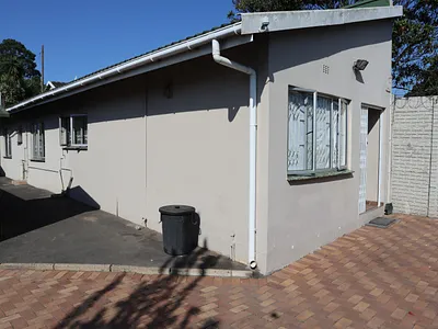 2 Bedroom Apartment To Rent in Pinetown - bzah.webp
