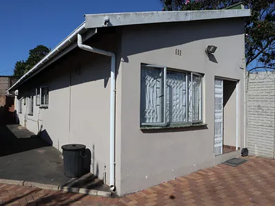 2 Bedroom Apartment To Rent in Pinetown - zEQi.webp