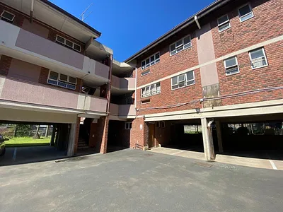 3 Bedroom Apartment For Sale in Pinetown - fKbn.webp
