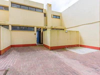 3 Bedroom Apartment For Sale in Pinetown - e0Sc.webp