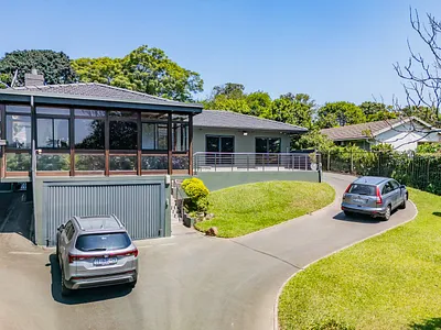 4 Bedroom House For Sale in Pinetown - NmhT.webp