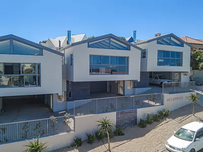 3 Bedroom Townhouse For Sale in Somerset West - r4ka.webp