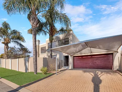 3 Bedroom Townhouse For Sale in Roodepoort - img