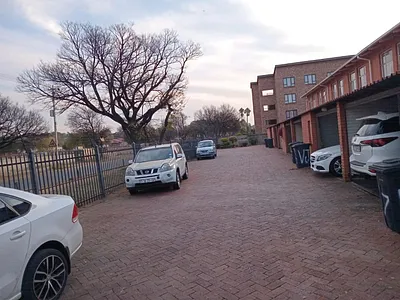 3 Bedroom Townhouse For Sale in Pretoria - i7Mf.webp