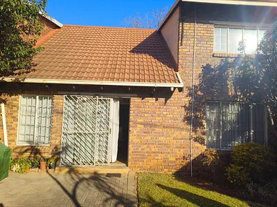 3 Bedroom Townhouse For Sale in Pretoria - Vgfa.webp