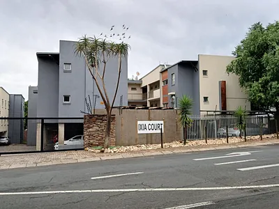 2 Bedroom Apartment For Sale in Pretoria - FyD0.webp