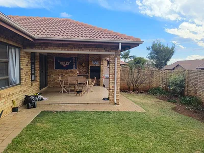 3 Bedroom Townhouse For Sale in Pretoria - img