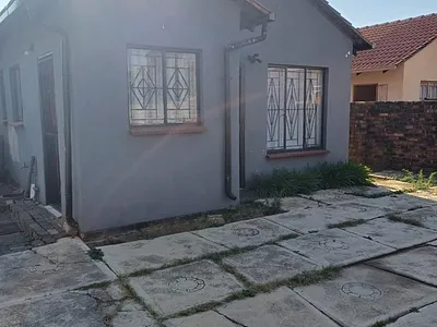 2 Bedroom House To Rent in Pretoria - iJ79.webp