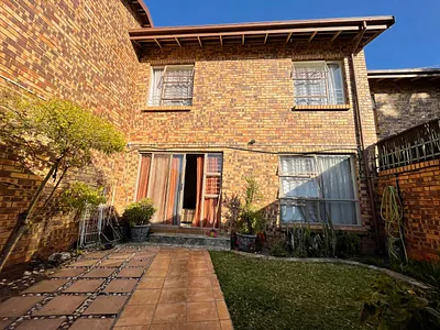 2 Bedroom Townhouse For Sale in Pretoria - img