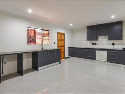 6 Bedroom House For Sale in Meyerspark, Pretoria - PNQH.webp